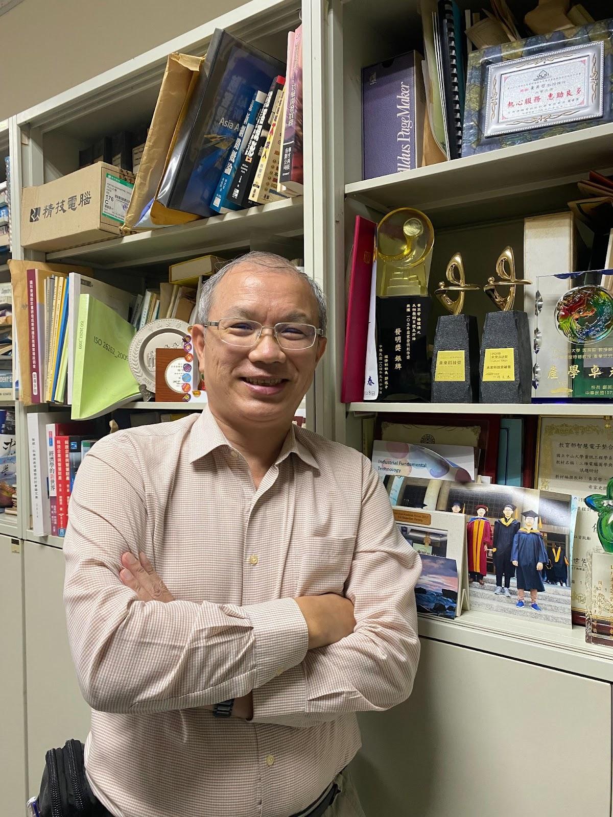  黃英哲