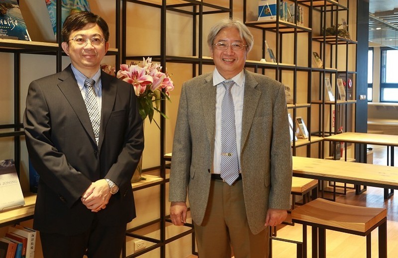 通訊所教授兼工學院院長李志鵬（左）與化學系教授謝建台榮獲108年度科技部傑出研究獎圖片